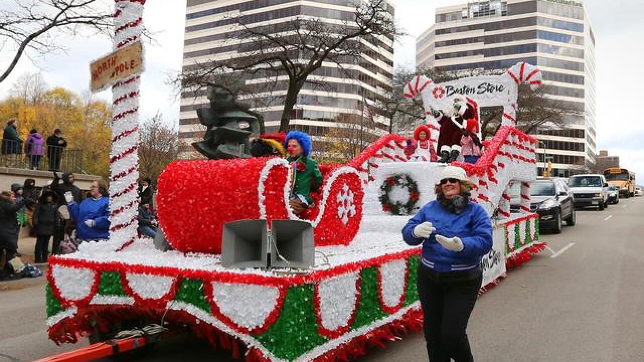 Milwaukee Christmas Parade 2021 - Christmas Tour 2021 Milwaukee Christmas Parade 2021 - Christmas Tour 2021